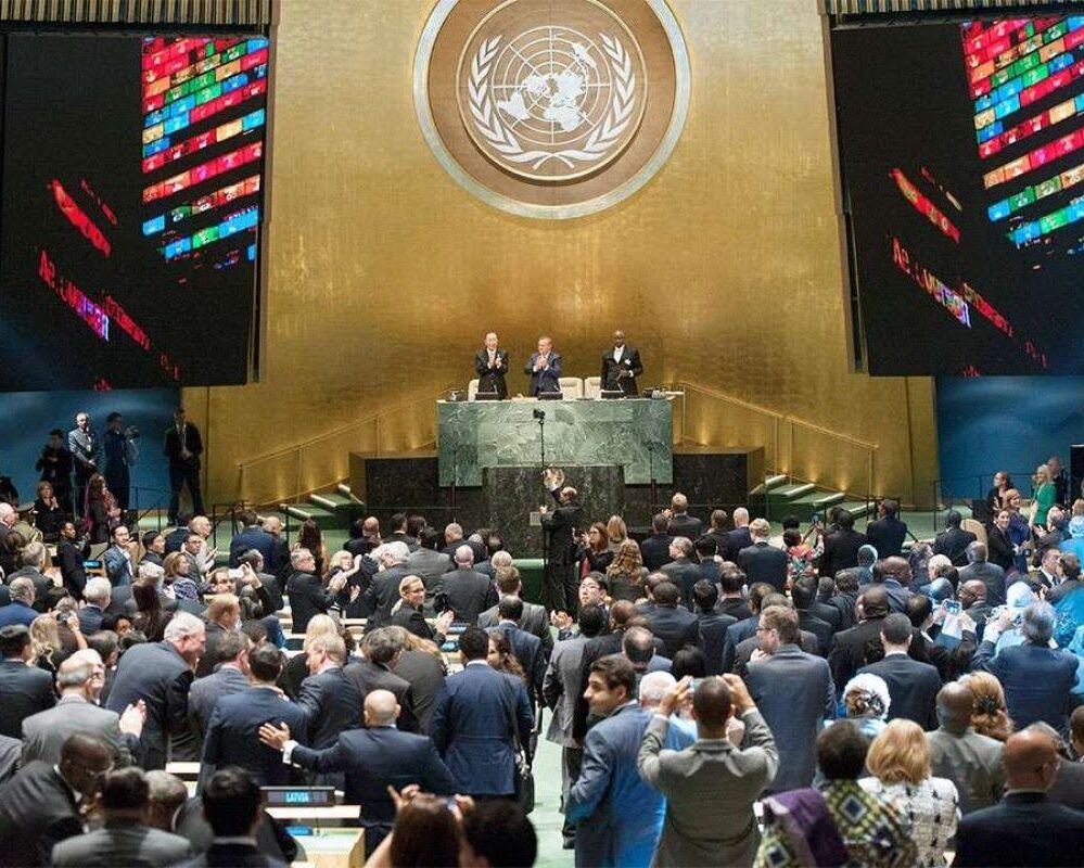 World Leaders Adopt the 2030 Agenda for Sustainable Development at the 2015 UN General Assembly. Image credits: IISD.